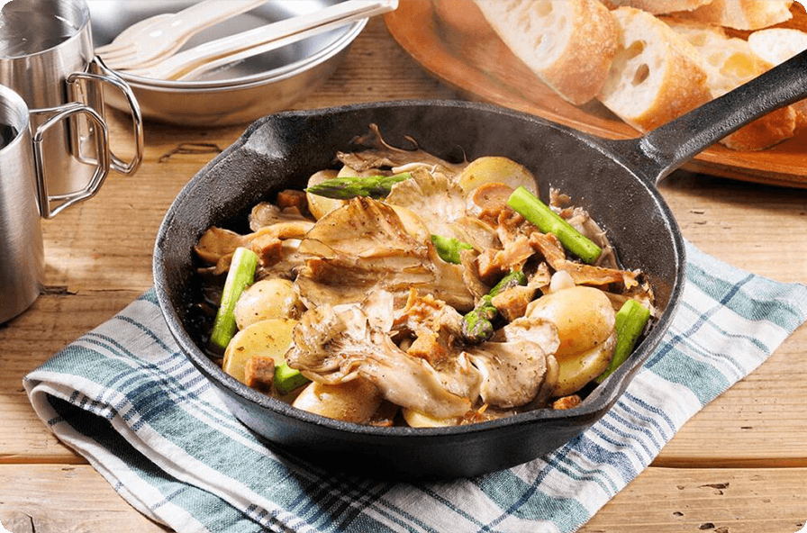 新じゃがいもとアスパラのキノコアヒージョ